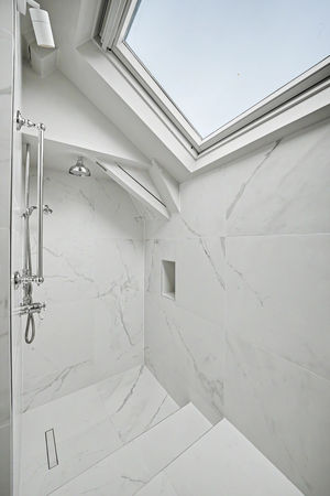 Shower room- click for photo gallery